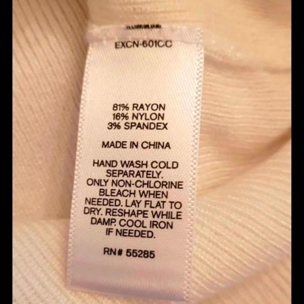 Express Ribbed VNeck Knit Top - Picture 11 of 12